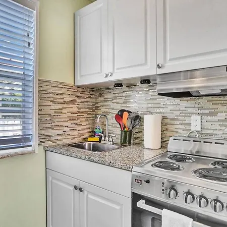 Chic Studio Apartment In Hollywood Beach